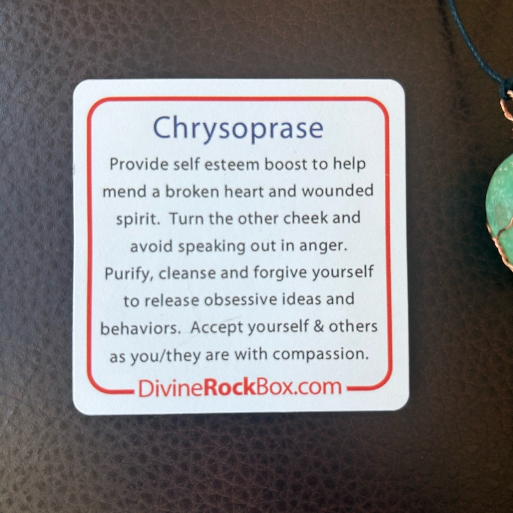 Chrysoprase green Crystal necklace adjustable for women with gold wire NWOT - Picture 3 of 4